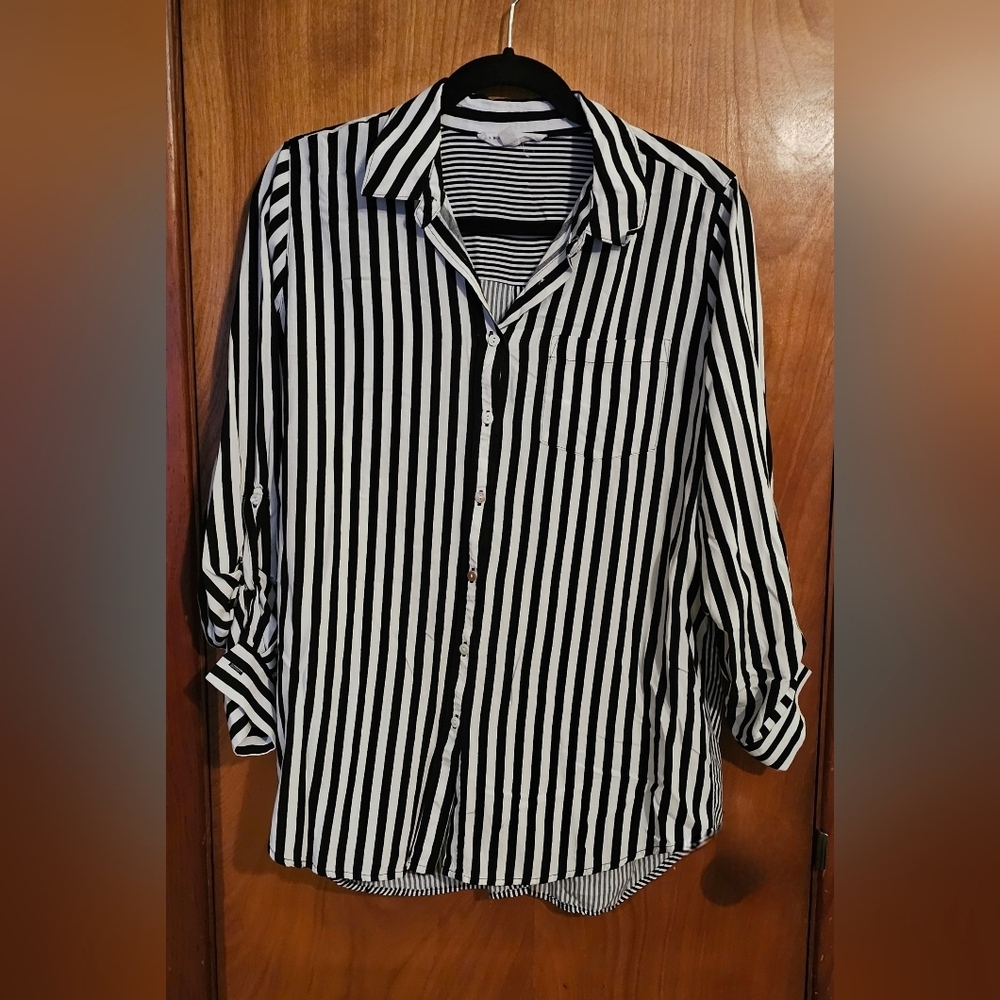 Jane + Delancey Black White Striped Button Up Shirt - Size Medium